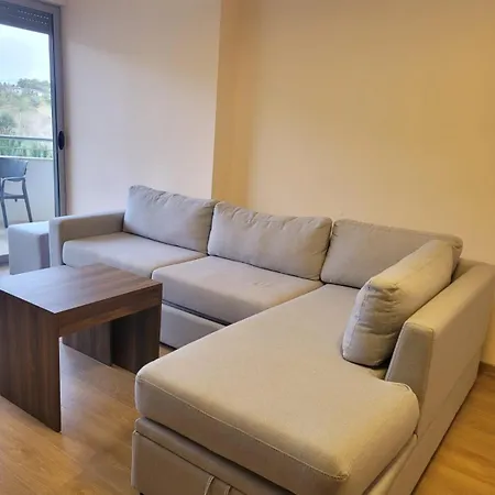 Yulia Apartment *