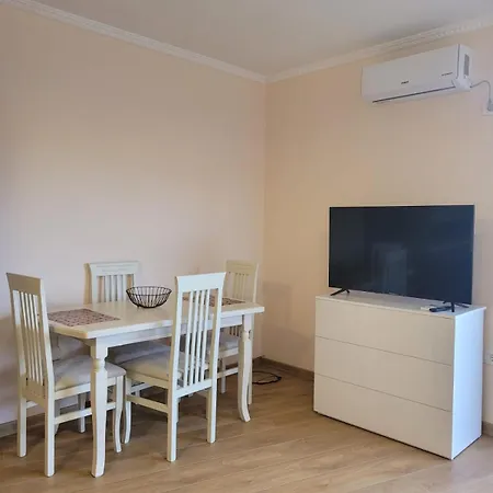 Yulia Apartment *